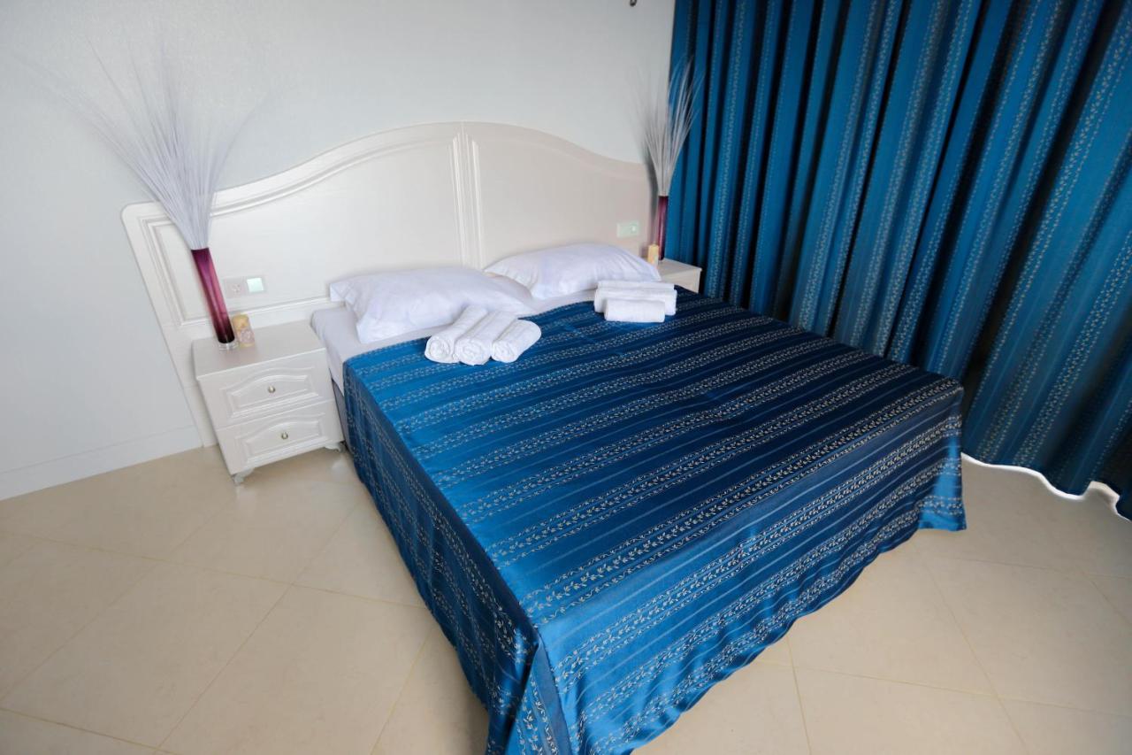 Hometel 4 Friends Gagra Esterno foto
